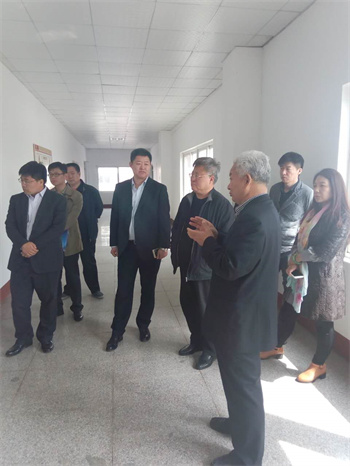 百荣董事长_合隆荣发董事长照片